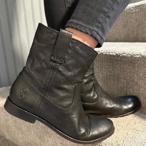 ✨NWT✨ FRYE Anna Short Pull On Leather Ankle Boot in Black Sz US 7M - Picture 1 of 7